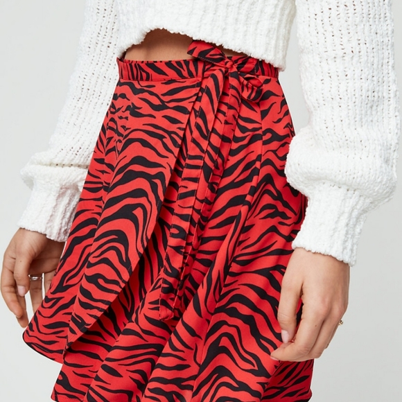 50% OFF ARITZIA SUNDAY BEST Ariel Wrap Skirt Size 8 - Picture 2 of 12